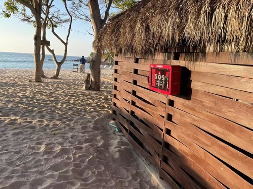 Dernières nouvelles de l'entreprise Solution innovante en matière de sécurité côtière: téléphone d'aide d'urgence et bouée de sauvetage