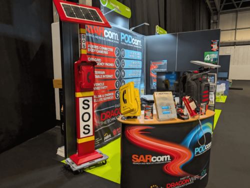 Dernières nouvelles de l'entreprise Borne d'aide d'urgence solaire 4G au salon de Birmingham, redéfinissant la communication fiable pour les interventions critiques