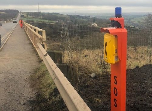 Dernières nouvelles de l'entreprise Bornes téléphoniques SOS 3G J&R pour programmation à distance en bord de route au Royaume-Uni